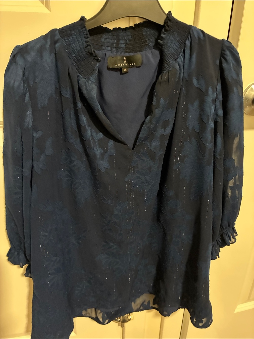 Abbey Glass Bennett top in Navy Floral V-Neck Smocked Collar Blouse